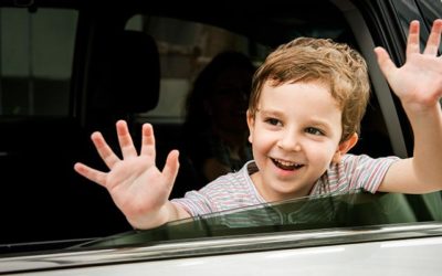 Estacionamentos: alerta aos pais sobre as crianças nos carros